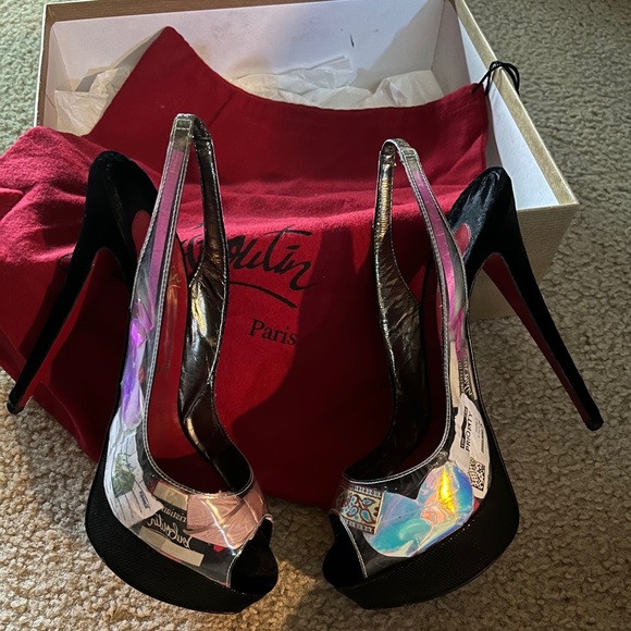 CHRISTIAN LOUBOUTIN HEELS ♥️ - Picture 4 of 5